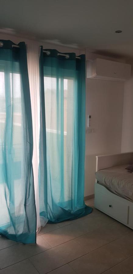 Appartement Dépendance 29m2 climatisée à Saint-Gilles  Extérieur photo